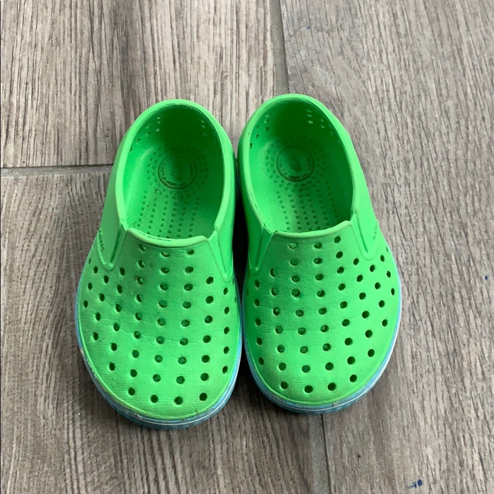 Native shoes size 6